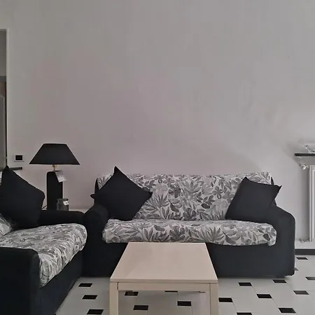 Black And White Family Home , 2 Bedrooms, Air Conditioning * SantʼAnna
