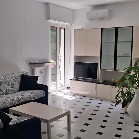 Black And White Family , 2 Bedrooms, Air Conditioning דירה *
