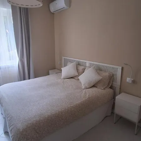 Black And White Family Home , 2 Bedrooms, Air Conditioning 公寓