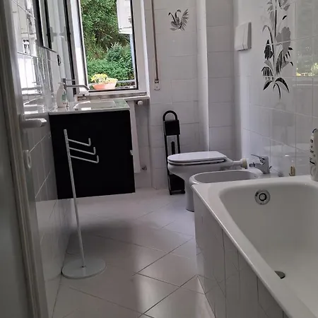 דירה Black And White Family , 2 Bedrooms, Air Conditioning *
