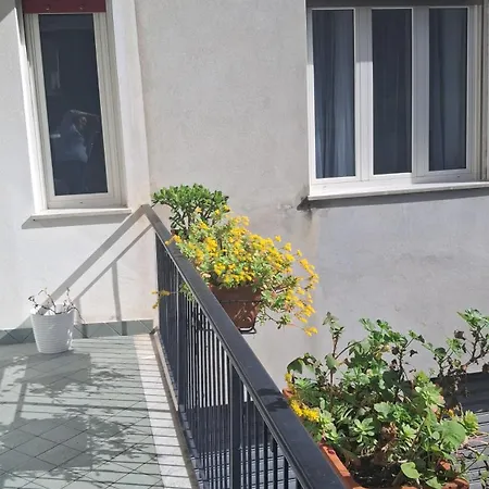 Black And White Family Home , 2 Bedrooms, Air Conditioning 公寓 *