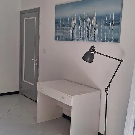 Black And White Family , 2 Bedrooms, Air Conditioning Apartamento Sant'Anna (Liguria)