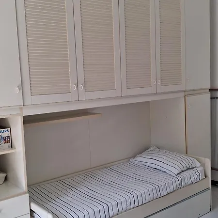 Black And White Family , 2 Bedrooms, Air Conditioning *